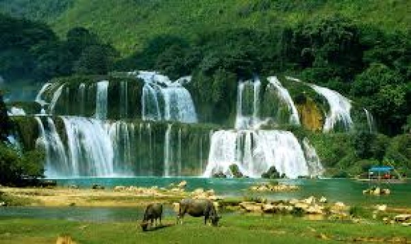  Ban Gioc Waterfall – the largest one in Vietnam! 